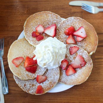 Eggs 'n Things - Whipped Cream Pancake /w strawberries - Breakfast & Brunch Near Me - Honolulu, Hawaii