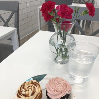 Bonkers Cupcakes - Salted caramel cupcake and raspberry chocolate cupcake! So delicious - Cupcakes Near Me - Fairfield, Connecticut Bonkers Cupcakes - Salted caramel cupcake and raspberry chocolate cupcake! So delicious - Cupcakes Near Me - Fairfield, Connecticut