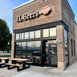 JL Beers - Tiny building, BIG flavor!!!