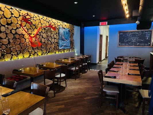 Caribou Gourmand - Restaurant de Terroir Québécois - Souper et Brunch et grande terrasse by null