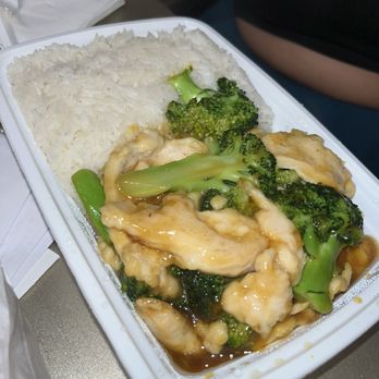 Great Wok - Chicken with Broccoli - Chinese Near Me - Secaucus, New Jersey