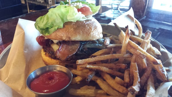 Blatt Beer & Table by null