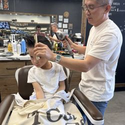 Head Office Barbershop - Haircutting