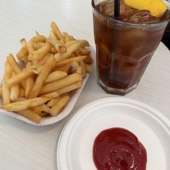 The Apple Pan - Fries and Iced Tea - Burgers Near Me - Los Angeles, California The Apple Pan - Fries and Iced Tea - Burgers Near Me - Los Angeles, California