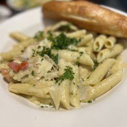 la Madeleine - Creamy Pesto Pasta