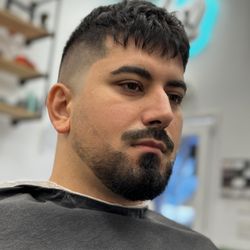 His & Hers Lux Barbershop - Crop top with a skin fade on the sides