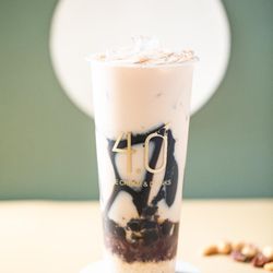 4.0 Ice Cream & Drinks - Roast jelly milk tea with grass jelly, red bean, boba and mixed nuts
