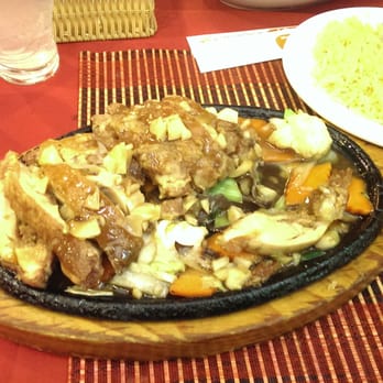 Van Binh - Pieczone udko z kurczaka po wietnamsku (sos na bazie sosu sojowego, warzywa, ryz z curry) na goracym polmisku. - Vietnamese Near Me - Warsaw, MZ Van Binh - Pieczone udko z kurczaka po wietnamsku (sos na bazie sosu sojowego, warzywa, ryz z curry) na goracym polmisku. - Vietnamese Near Me - Warsaw, MZ