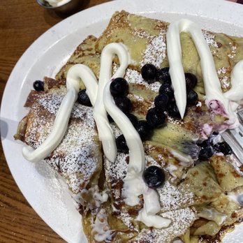 Eggs 'n Things Ko Olina - Blueberry sour cream crepes - American Near Me - Kapolei, Hawaii