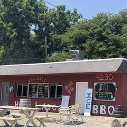 Hank and Aces Real Pit BBQ - Restaurant