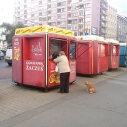 Cukiernia Żaczek - Kolejka do Cukierni Żaczek (na razie tylko dwóch oczekujących)