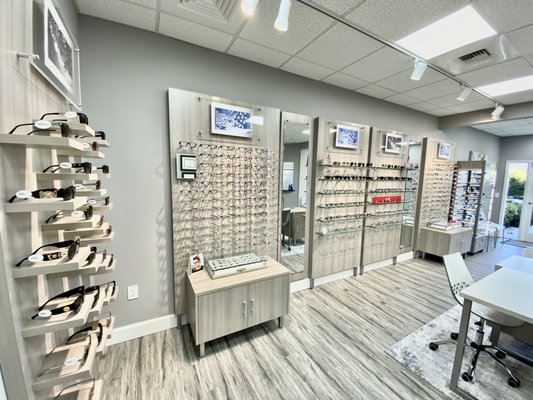 EYE CARE FAMILY VISION CENTER - Updated January 2025 - 10 Photos - 6156