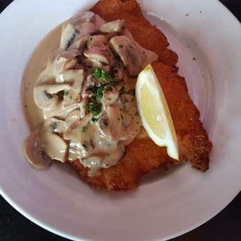 Brasserie Palace - Schnitzel mit Pommes für 15,50€ - Brasseries Near Me - Den Haag, ZH