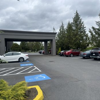 DoubleTree by Hilton Hotel Salem, Oregon - Parking Lot - Hotels Near Me - Salem, Oregon DoubleTree by Hilton Hotel Salem, Oregon - Parking Lot - Hotels Near Me - Salem, Oregon