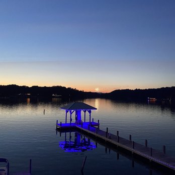 Shady Shack Grill & Flip Flops Bar - Sunset @Shady Shack - New American Near Me - Bracey, Virginia