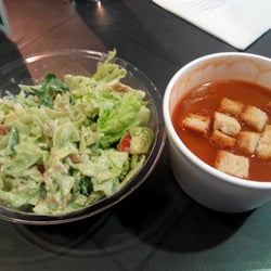 Chop'd - Salad your life - Malý Cobb salát a tomatová polévka