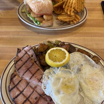 Totem Family Dining - Breakfast & Brunch Near Me - Everett, Washington
