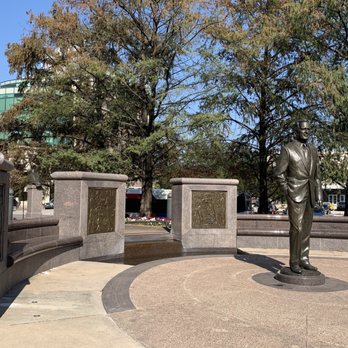 Sesquicentennial Park - Parks Near Me - Houston, Texas Sesquicentennial Park - Parks Near Me - Houston, Texas