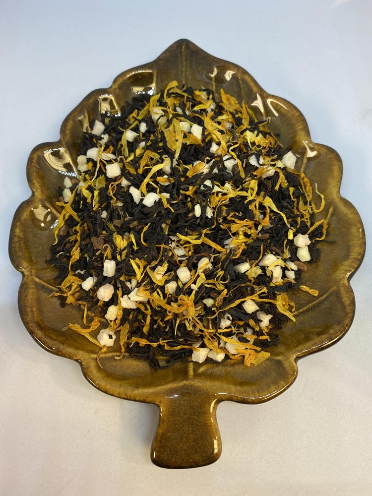 The Golden Leaf Tea & Herb Company Logo