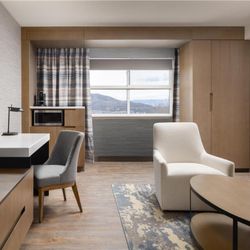 DoubleTree by Hilton West Kelowna - Guest room