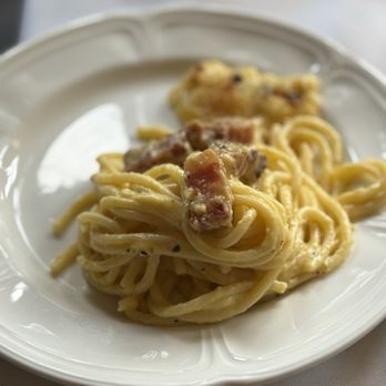 La Griglia - Spaghetti Carbonara - Italian Near Me - Houston, Texas La Griglia - Spaghetti Carbonara - Italian Near Me - Houston, Texas