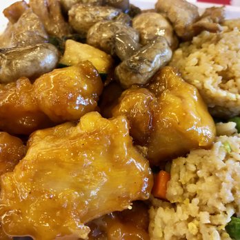 Cafe Bento - Combo lunch - Orange Chicken, Mushrooms, Fried Rice - Food Court Near Me - Tulalip, Washington