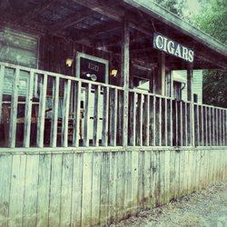 Smoking Fly Cigars - Front of the lounge