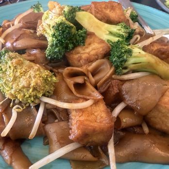 Bulan Thai Vegetarian Kitchen - Pad See Ew (VO)(GFO) - Vegetarian Near Me - Los Angeles, California Bulan Thai Vegetarian Kitchen - Pad See Ew (VO)(GFO) - Vegetarian Near Me - Los Angeles, California