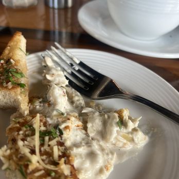 Boathouse 19 - Plate of the crab dip, garlic bread and clam chowder - Bars Near Me - Tacoma, Washington