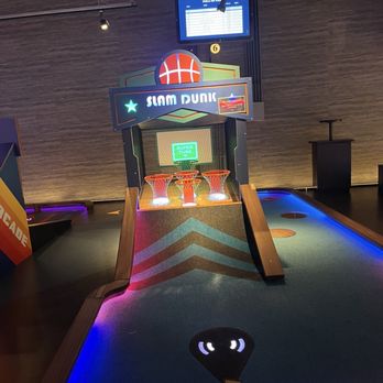 Puttshack - Denver - Mini Golf Near Me - Denver, Colorado