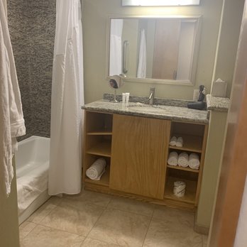 Radisson Hotel Yuma - Bathroom, super clean - Hotels Near Me - Yuma, Arizona