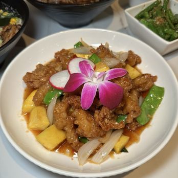 Little Charm Eatery - Thai Near Me - Wallingford, Connecticut