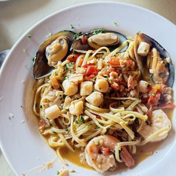 Erio's Ristorante - Linguine Pescatore - Italian Near Me - Saint Peters, Missouri Erio's Ristorante - Linguine Pescatore - Italian Near Me - Saint Peters, Missouri