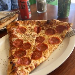 Pepperoni lunch special slice.