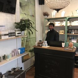 Blow Dry Bar - Owner / stylist was very nice guy and did an amazing job with my hair