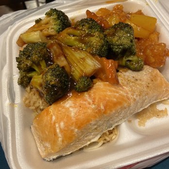 China Max - a takeout container with a sandwich and broccoli - Chinese Near Me - Pittsburgh, Pennsylvania China Max - a takeout container with a sandwich and broccoli - Chinese Near Me - Pittsburgh, Pennsylvania