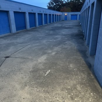 Mini U Storage - Spotless Grounds/Hallways/Units - Self Storage Near Me - Alexandria, Virginia