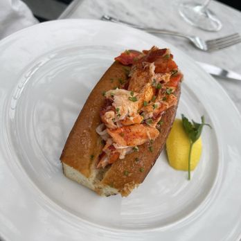 RH Rooftop Restaurant at RH Dallas - Lobster roll - American Near Me - Dallas, Texas