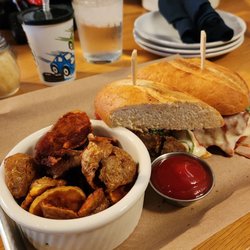 Harvest Bar + Kitchen