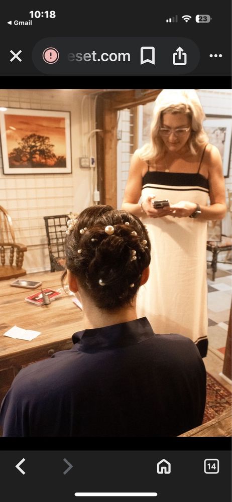 Shearly Marvelous Hair Salon Logo