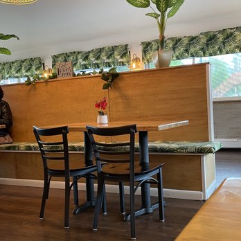 Cafe Con Leche - Socially distant tables - Coffee & Tea Near Me - Wappingers Falls, New York