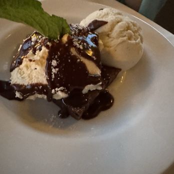 Bell and Anchor - Dreamy Brownie Sundae (Off The Hook) but with Vanilla - Seafood Near Me - Sag Harbor, New York