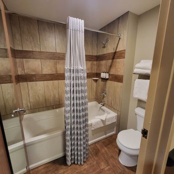 Kalahari - Bathroom - Resorts Near Me - Pocono Manor, Pennsylvania