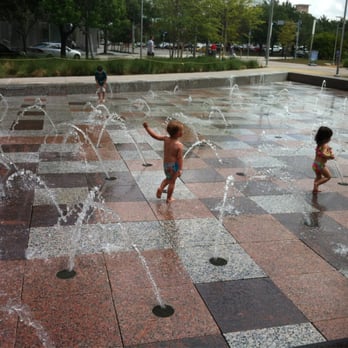 Discovery Green - Fun for kids! My niece love it - Parks Near Me - Houston, Texas