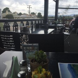 Deloraine Deli - Outside seating, overlooking the main road.
