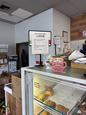 Dona Queen Donuts & Deli by null