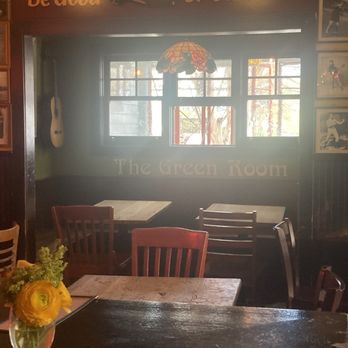 Cato's Ale House - The Green Room close up - Burgers Near Me - Oakland, California