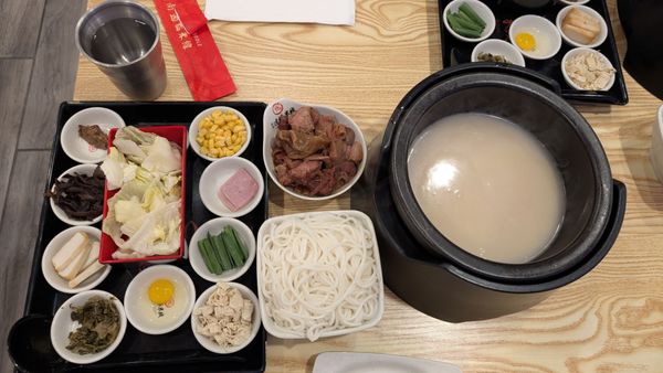 Ten Seconds Yunnan Rice Noodles / Nai Brother Chinese Sauerkraut Fish by null