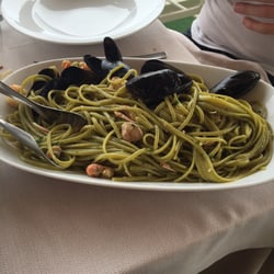 Lido Oriente - Spinach Linguini with mussels.