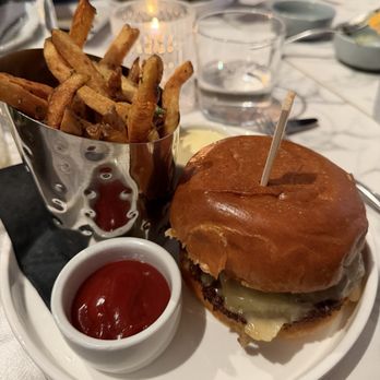 The Daisy Tavern - Smash Burger - Bars Near Me - Conshohocken, Pennsylvania The Daisy Tavern - Smash Burger - Bars Near Me - Conshohocken, Pennsylvania
